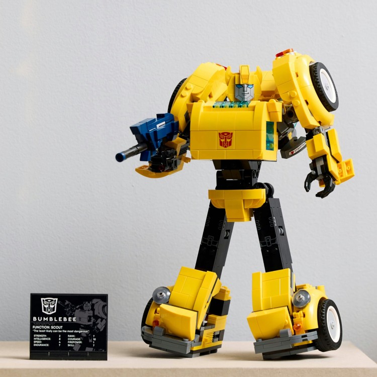 LEGO-Icons-Transformers-Bumblebee-10338-Liczba-elementow-950.jpeg